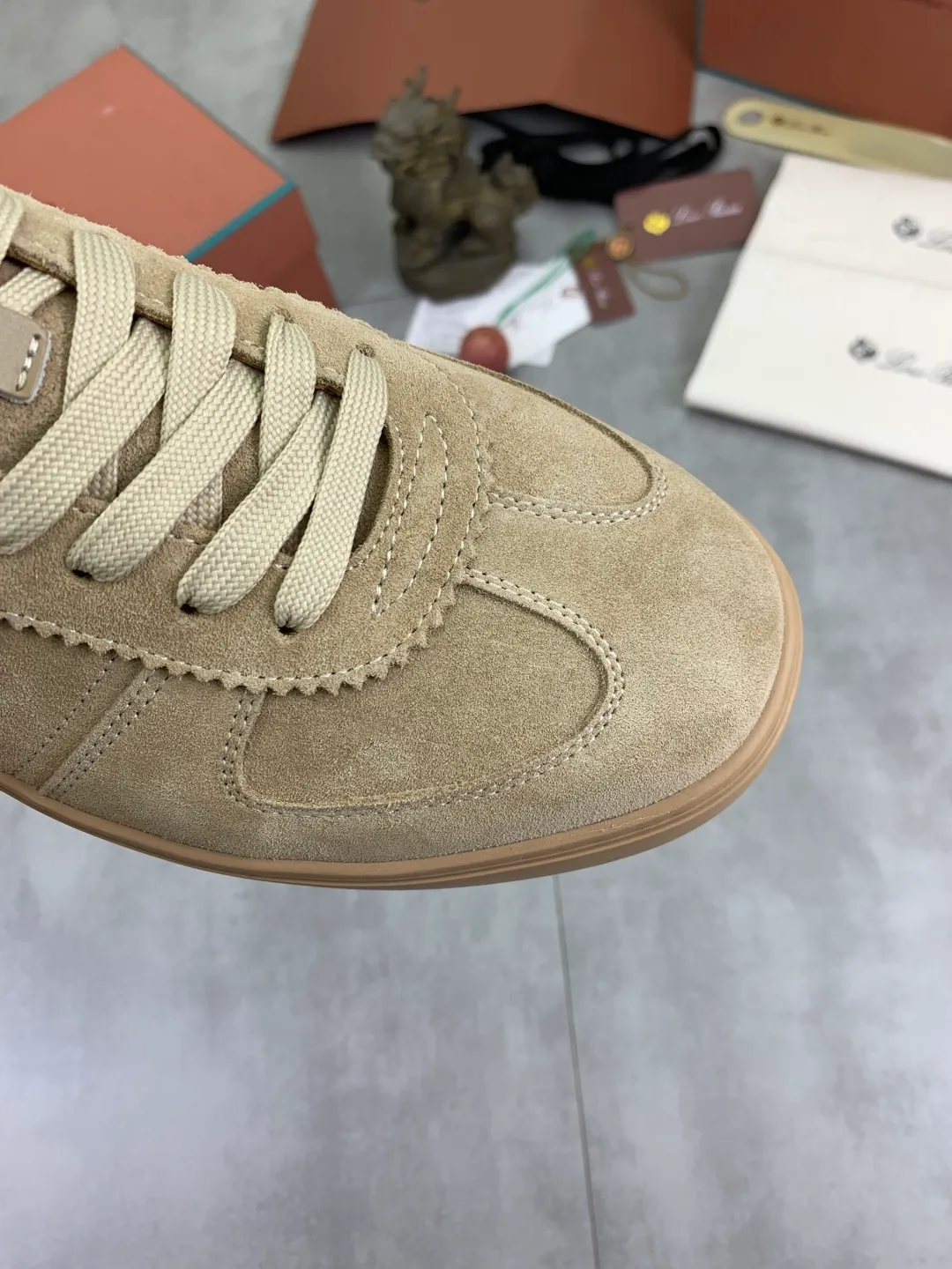 Men's men's shoes 💰P560 New style 💰High quality The latest casual shoes Loro Piana 💯Top grade💯Buy the original copy💯 Founded the existing Loro Piana company on April 24, 1924. It is now the sixth generation of family business, providing top quality products to customers who are discerning in taste and quality. Imported original fly woven fabric with cowhide fabric, plain calfskin lining. Hand-sewn thread with cowhide feet. Original packaging. Number of yards: 38-44 (customized for 45 and 46). 2️⃣ colors available.